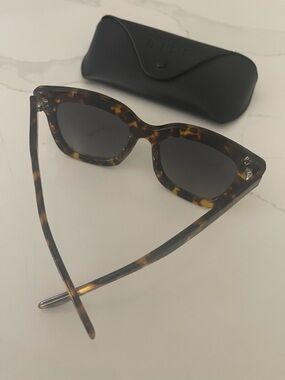 DIFF Eyewear Carson Sunglasses in Amber Tortoise Polarized Oversized with Case